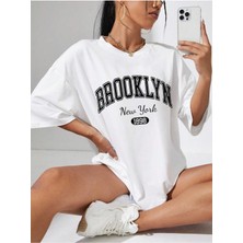 Kadın Brooklyn Baskılı Oversize Salaş Beyaz T-Shirt Ünisex Boyfirend