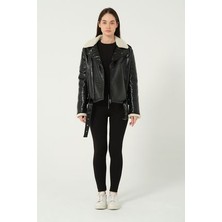 Eva Clothing Kadın Siyah Parlak Pu Kaplama Mont - Kürklü Yaka ve Su Geçirmez Özellik