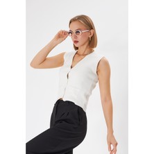 Önü Düğmeli Örgü Yelek