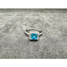 Luna Gümüş İthal Ice Cut Mavi Taşlı Kare Baget Kadın Gümüş Yüzük