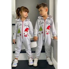 Riccotarz Kız Erkek Bebek Üzerinde Noel Baba ve Ağaç Önü Fermuarlı Kapüşonlu Gri Tulum