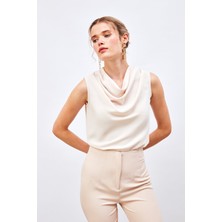 Qimya Butik Degaje Yaka Kolsuz Bluz