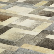 Bej ve Gri Geometrik Desenli Dana Derisi Patchwork Halı