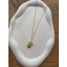 Herşey Var Burda Gold Kaplama Beyaz Zirkon Taşlı Kır Çiçeği Kolye 14 K Kaplama