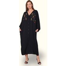 Keyifli Moda Kadın Siyah V Yaka Önü Nota Nakışlı Cepli Oversize Uzun Gömlek Elbise
