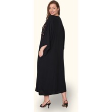 Keyifli Moda Kadın Siyah V Yaka Önü Nota Nakışlı Cepli Oversize Uzun Gömlek Elbise