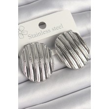 Shopzum Pirinç Gümüş Renk Sallantı İşlemeli Daire Plaka Model Kadın Küpe