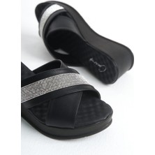 Büyük Numara Bayan Taşlı Çapraz Bant Dolgu Taban Terlik