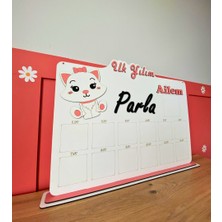 Kişiye Özel Isimli 3D 12 Ay Sevimli Kedi Temalı Ahşap Doğum Günü Anı Panosu (Türkçe)