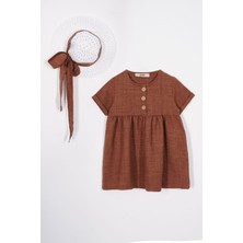 Bisiklet Yaka Düğmeli Şapka Aksesuarlı Kahverengi Renk Kız Çocuk Keten Elbise
