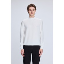 Beyaz Regular Fit Jakarlı Yarım Balıkçı Yaka Sweatshirt