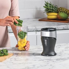 700W Ince Blender ve Smoothie Yapıcı, 2x 470ML Kapaklı Bardaklar - Güçlü Kişisel Blender