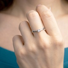 Eğimli Kare Tırnak 925 Ayar Gümüş Tektaş Yüzük- 3 mm