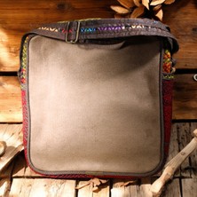 DEHNA El Dokuma Kilim Desenli Omuz Çantası – Eşsiz ve Şık Tasarım Çift Cep (En: 25CM, Boy: 25CM, Genişlik: 7cm)