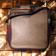 DEHNA El Dokuma Kilim Desenli Omuz Çantası – Eşsiz ve Şık Tasarım Çift Cep (En: 25CM, Boy: 25CM, Genişlik: 7cm)