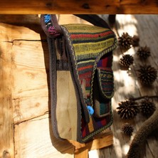DEHNA El Dokuma Kilim Desenli Omuz Çantası – Eşsiz ve Şık Tasarım Tek Cep (En: 20CM, Boy: 23CM, Genişlik: 6cm)