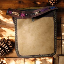 DEHNA El Dokuma Kilim Desenli Omuz Çantası – Eşsiz ve Şık Tasarım Tek Cep (En: 20CM, Boy: 23CM, Genişlik: 6cm)