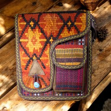 DEHNA El Dokuma Kilim Desenli Omuz Çantası – Eşsiz ve Şık Tasarım Tek Cep (En: 20CM, Boy: 23CM, Genişlik: 6cm)