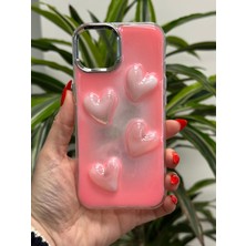 Qans Bilişim iPhone 15 Pembe Kabartmalı Kalpli Sert Kılıf