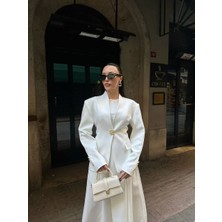 BRTC Design Kadın Ekru Gold Düğmeli Süs Cepli Vatkalı Blazer Ceket