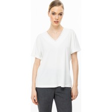 51549 Onteks Omuzları ve Yakası Inci Detaylı V Yaka Bluz