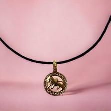 Sümerce Atölyesi Aslan Burcu Kolye Mat Altın