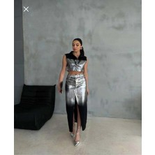 Sista Boutiquee Gümüş Varaklı Crop Kot Yelek ve Önden Yırtmaçlı Varaklı Kot Etek Takımı