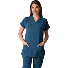 Moriki Petrol Mavisi Likralı Scrub Takımı – Esnek, Rahat ve Şık Doktor & Hemşire Forması
