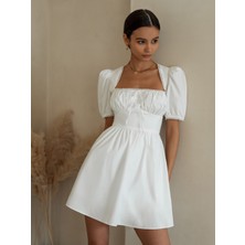 Dantel Detaylı Sırt Dekolteli Elbise