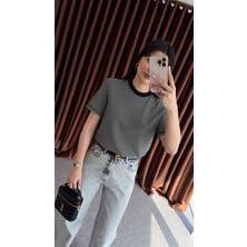 Beyaz Çizgili Tok Doku Basic Tshirt