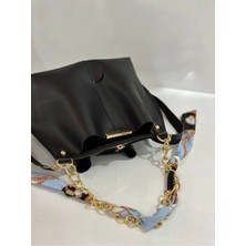 Sobrio Shop Kadın Orta Boy Ayarlanabilir Omuzdan Askılı Çapraz Çanta Kurdeleli Zincir 30X20 cm