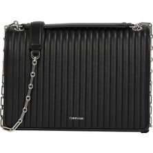 Calvin Klein Kadın Çapraz Çanta Siyah Renkli Günlük Kullanım için Şık ve Ergonomik Tasarım