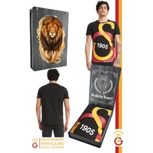 Galatasaray Orijinal Lisanslı Büyük Logolu T-Shirt Gs Aslan Baskılı Hediyelik Ahşap Kutulu