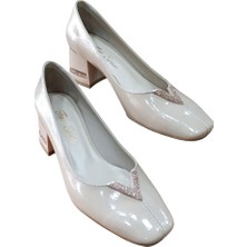 Erse 11 Kadın Taşlı Topukta Taş Detaylı Kapalı Ayakkabı Bej Rugan