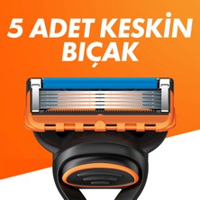 Gillette Fusion 5 Tıraş Makinesi + 2 Yedek Tıraş Bıçağı + 200 ml Traş Jeli