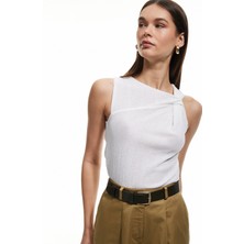 Koton Asimetrik Yaka Düğüm Detaylı Dokulu Kolsuz Tişört