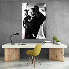 Dürbün Tutan Atatürk Görseli Kanvas Tablo Siyah Beyaz Atatürk Görseli Dikey Tablo