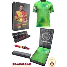 Galatasaray  Lisanslı Muslera Match Day Çocuk T-Shirt + Uçlu Kalem Set Hediyelik Ahşap Kutulu