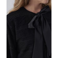 Merve Gültekin Atelier Dokulu Kumaş Çift Taraflı Fiyonk Crop Ceket