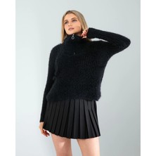 Karşı Vitrin Siyah Pilseli Etek