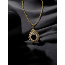 Nefertiti Yarım Altın Çerçeveli Kolye (Altın Kaplama)