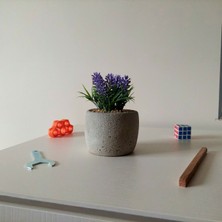 Objevi Beton Saksıda Yapay Kır Lavantası (6×18 cm) – Doğal ve Şık Dekoratif Ürün