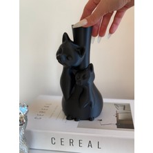 Plastik Yapay Çiçeklerle Uyumlu Kedi Figürlü Şık ve Sevimli Dekoratif Vazo