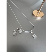 Zeta Jewel Çoklu Baget Taşlı Üçlü Set (Kolye-Küpe-Bileklik)