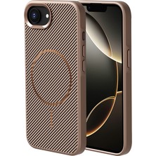 iPhone 16E Kılıf Magsafe Şarj Özellikli Karbon Fiber Görünümlü Troy Kapak - Gold