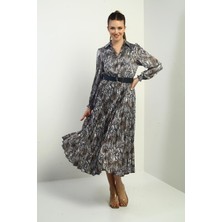 By Saygı Kadın Önü Yarım Düğmeli Beli Kemerli Astarlı Yılan Desenli Pileli Midi Saten Elbise