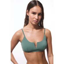 V Bikini Üstü