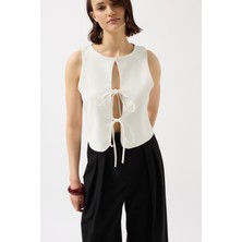 Black Fashion Bağcık Detay Dekolte Beyaz Bluz