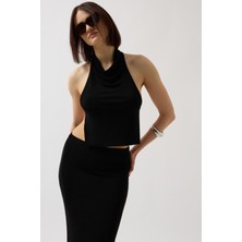 Yarım Balıkçı Sırt Dekolte Crop Siyah Bluz