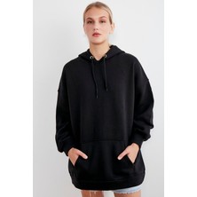 Kadın Siyah Kapüşonlu Kanguru Cepli Sweatshirt